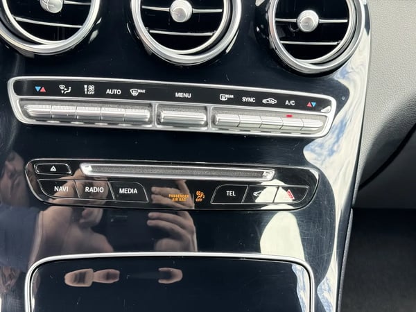 Photo de la voiture MERCEDES GLC Classe GLC 250 d 9G-Tronic 4Matic Executive