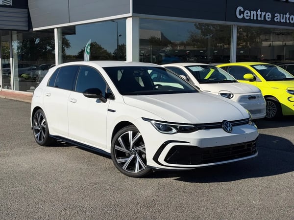 Photo de présentation de la voiture VOLKSWAGEN GOLF 1.5 eTSI OPF 150 DSG7 R-Line