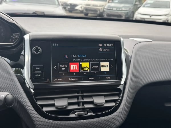 Photo de la voiture PEUGEOT 2008 1.2 PureTech 82ch BVM5 Style