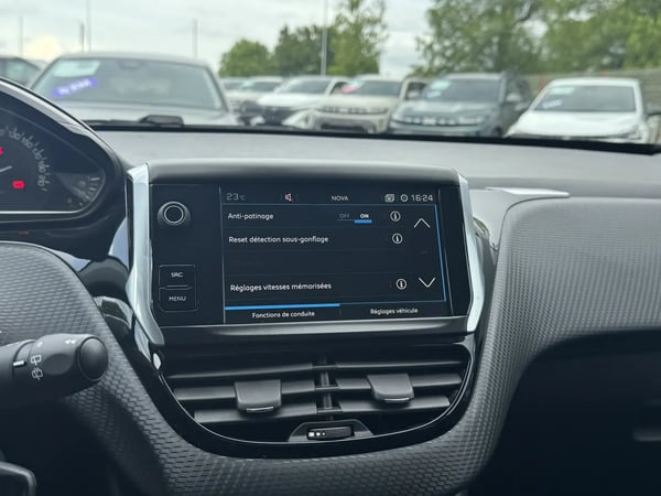 Photo de la voiture PEUGEOT 2008 1.2 PureTech 82ch BVM5 Style