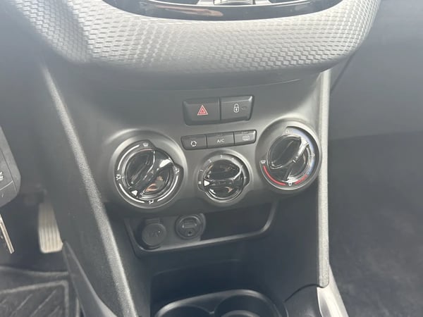 Photo de la voiture PEUGEOT 2008 1.2 PureTech 82ch BVM5 Style