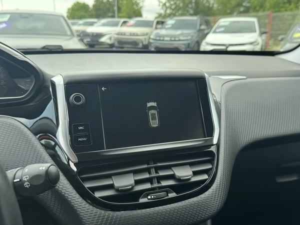 Photo de la voiture PEUGEOT 2008 1.2 PureTech 82ch BVM5 Style
