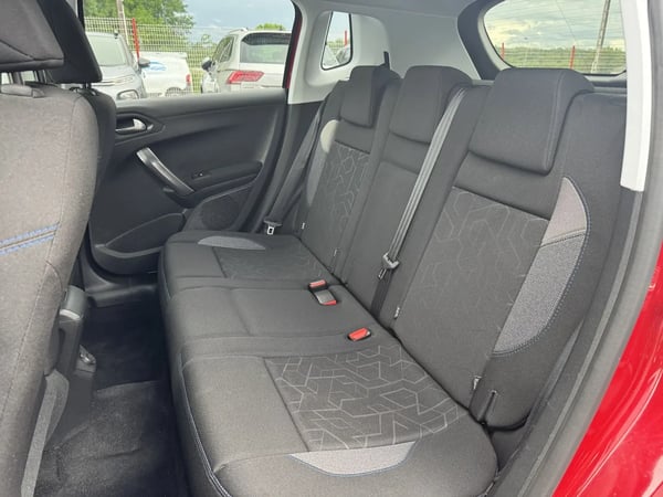 Photo de la voiture PEUGEOT 2008 1.2 PureTech 82ch BVM5 Style