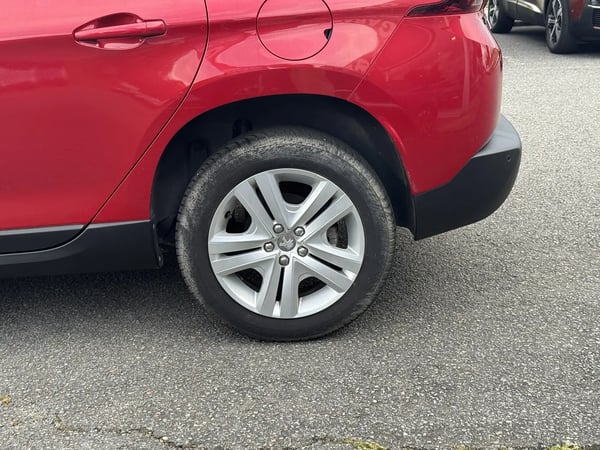 Photo de la voiture PEUGEOT 2008 1.2 PureTech 82ch BVM5 Style