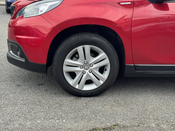 Photo de la voiture PEUGEOT 2008 1.2 PureTech 82ch BVM5 Style