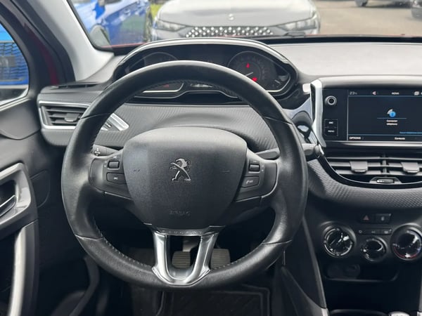 Photo de la voiture PEUGEOT 2008 1.2 PureTech 82ch BVM5 Style