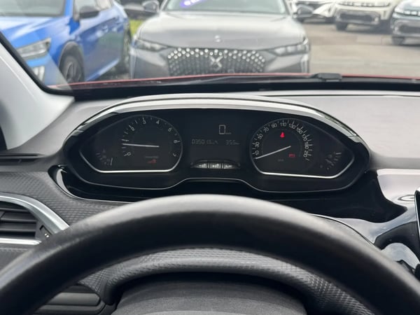 Photo de la voiture PEUGEOT 2008 1.2 PureTech 82ch BVM5 Style