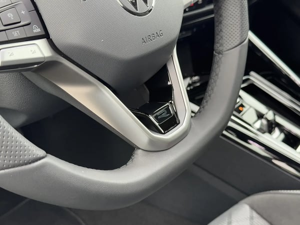 Photo de la voiture VOLKSWAGEN GOLF 2.0 TDI 150 DSG7 R-Line