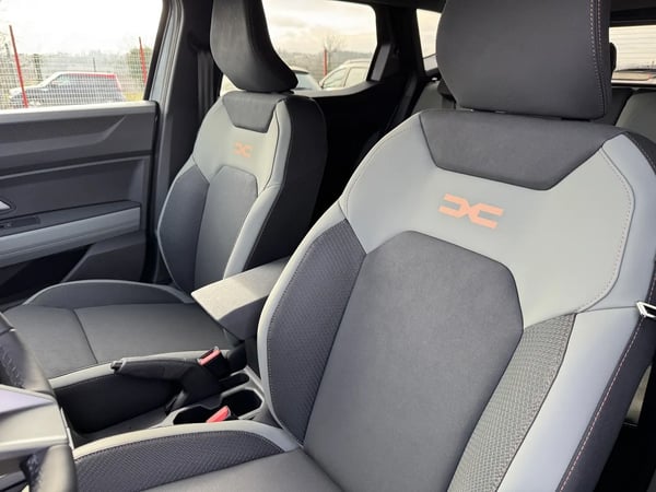 Photo de la voiture DACIA DUSTER TCe 130 4x2 Extreme
