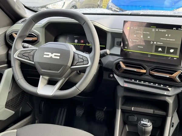 Photo de la voiture DACIA DUSTER TCe 130 4x2 Extreme
