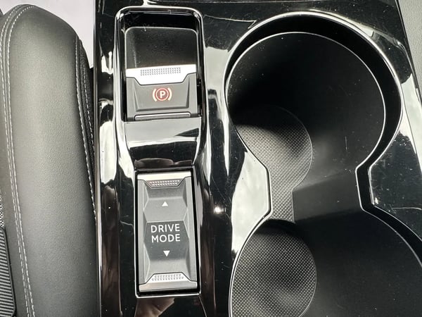 Photo de la voiture PEUGEOT 2008 PureTech 130 S&S EAT8 GT Line