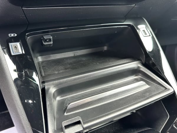 Photo de la voiture PEUGEOT 2008 PureTech 130 S&S EAT8 GT Line
