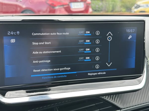 Photo de la voiture PEUGEOT 2008 PureTech 130 S&S EAT8 GT Line