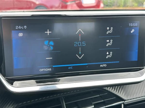 Photo de la voiture PEUGEOT 2008 PureTech 130 S&S EAT8 GT Line