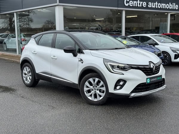 Photo de la voiture RENAULT CAPTUR TCe 140 EDC Intens