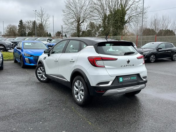 Photo de la voiture RENAULT CAPTUR TCe 140 EDC Intens