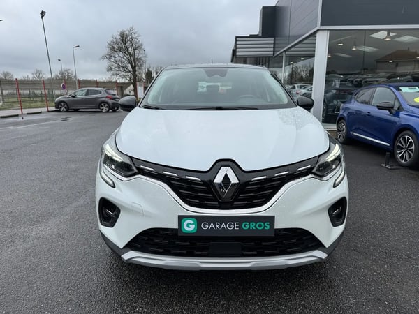 Photo de la voiture RENAULT CAPTUR TCe 140 EDC Intens