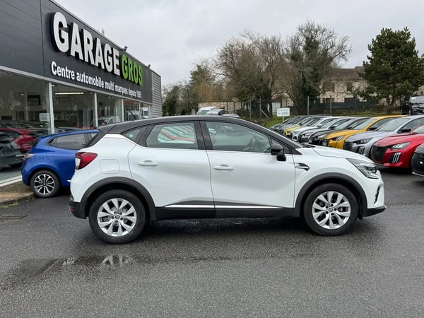 Photo de la voiture RENAULT CAPTUR TCe 140 EDC Intens