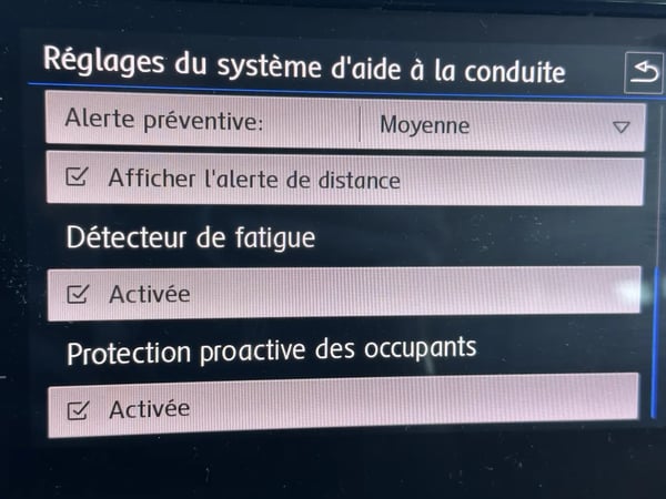 Photo de la voiture VOLKSWAGEN GOLF 1.6 TDI 115 FAP BVM5 Connect