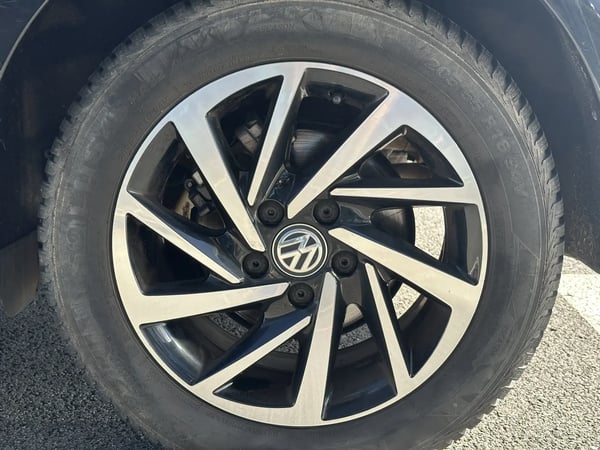 Photo de la voiture VOLKSWAGEN GOLF 1.6 TDI 115 FAP BVM5 Connect