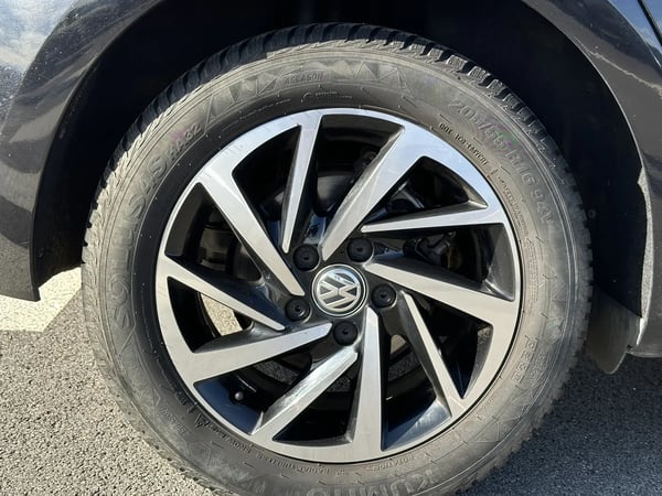 Photo de la voiture VOLKSWAGEN GOLF 1.6 TDI 115 FAP BVM5 Connect