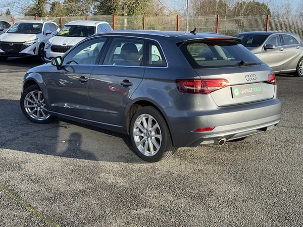 Photo de la voiture AUDI A3 SPORTBACK 30 TDI 116 Design