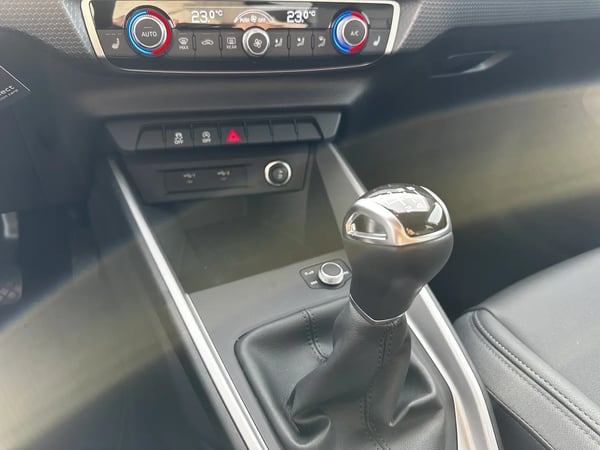 Photo de la voiture AUDI A1 SPORTBACK 25 TFSI 95 ch BVM5 S Line