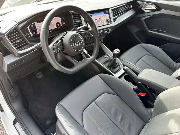 Photo de la voiture AUDI A1 SPORTBACK 25 TFSI 95 ch BVM5 S Line