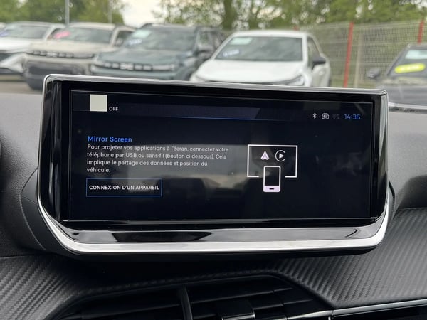 Photo de la voiture PEUGEOT 208 Hybrid 100 e-DCS6 Allure