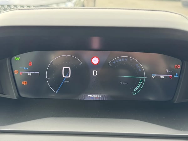 Photo de la voiture PEUGEOT 208 Hybrid 100 e-DCS6 Allure