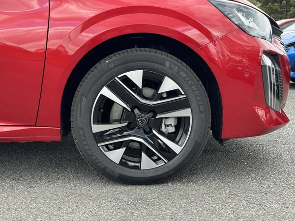 Photo de la voiture PEUGEOT 208 Hybrid 100 e-DCS6 Allure