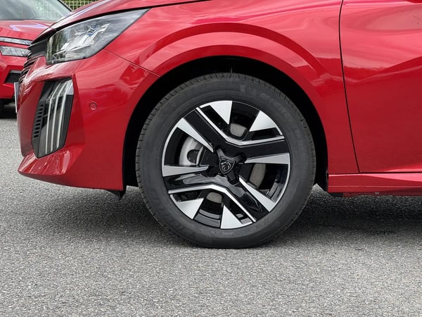 Photo de la voiture PEUGEOT 208 Hybrid 100 e-DCS6 Allure