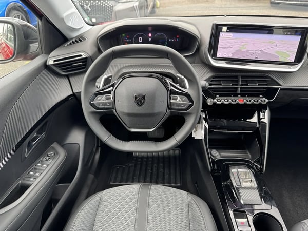 Photo de la voiture PEUGEOT 208 Hybrid 100 e-DCS6 Allure