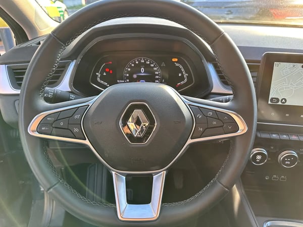 Photo de la voiture RENAULT CAPTUR mild hybrid 140 Techno