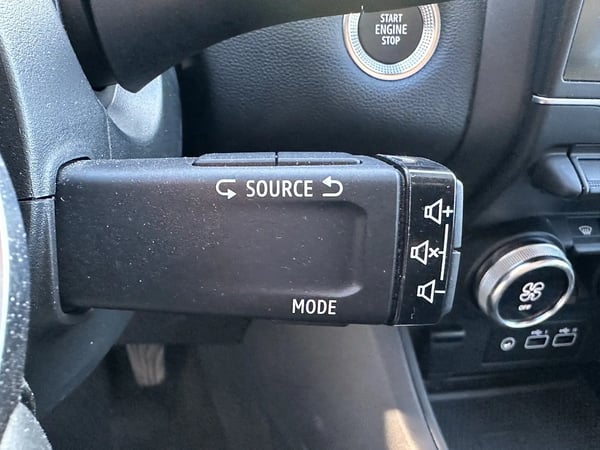 Photo de la voiture RENAULT CAPTUR mild hybrid 140 Techno