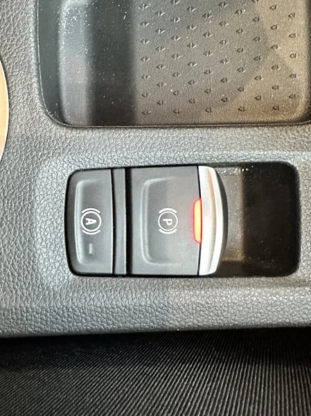 Photo de la voiture RENAULT CAPTUR mild hybrid 140 Techno
