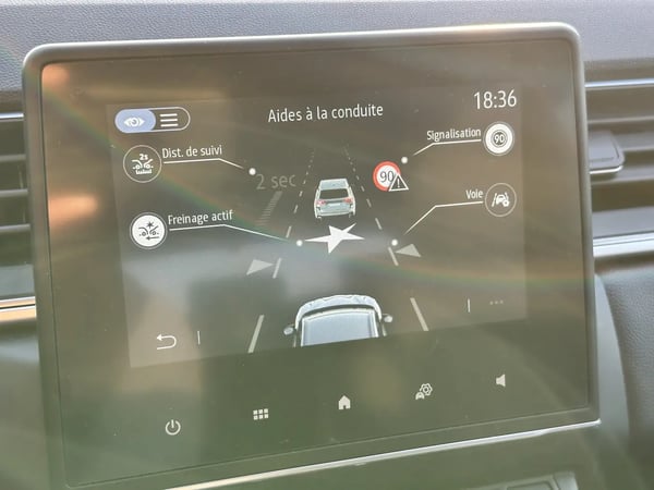Photo de la voiture RENAULT CAPTUR mild hybrid 140 Techno