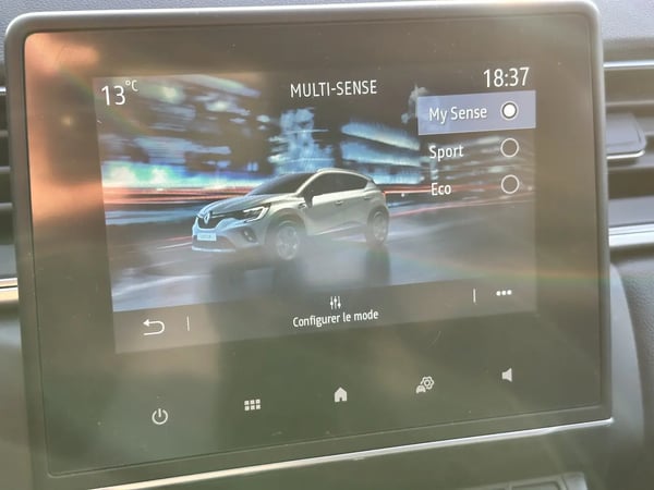Photo de la voiture RENAULT CAPTUR mild hybrid 140 Techno