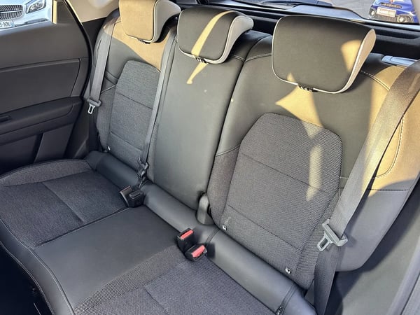 Photo de la voiture RENAULT CAPTUR mild hybrid 140 Techno