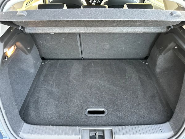 Photo de la voiture RENAULT CAPTUR mild hybrid 140 Techno