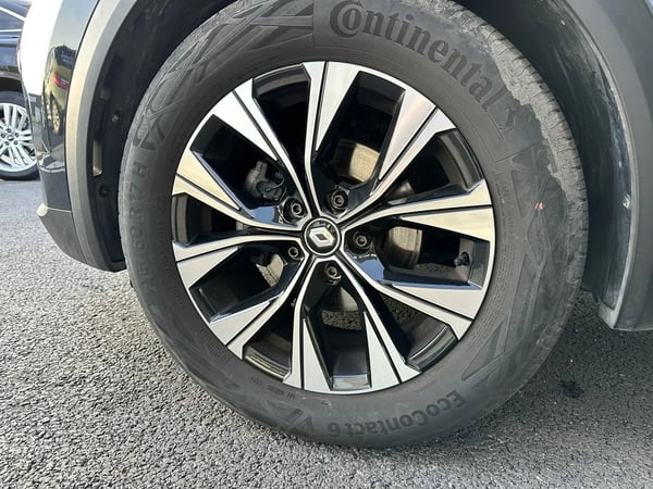 Photo de la voiture RENAULT CAPTUR mild hybrid 140 Techno