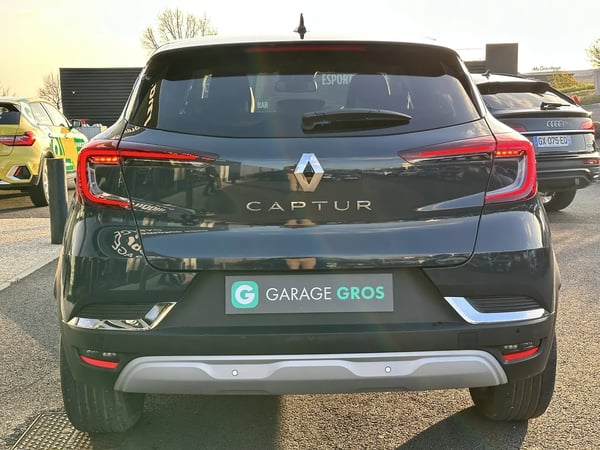 Photo de la voiture RENAULT CAPTUR mild hybrid 140 Techno