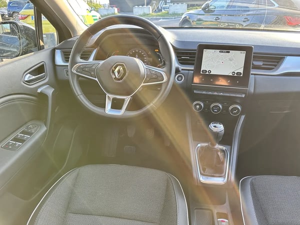 Photo de la voiture RENAULT CAPTUR mild hybrid 140 Techno