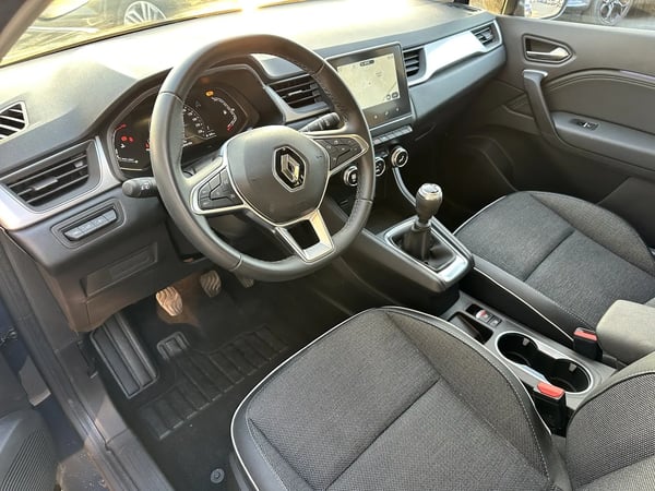 Photo de la voiture RENAULT CAPTUR mild hybrid 140 Techno