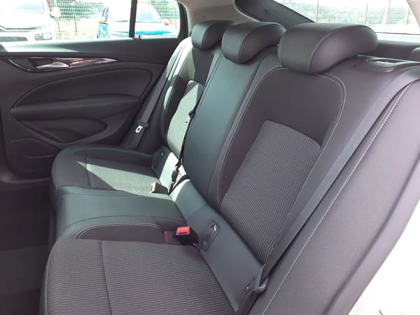 Photo de la voiture OPEL INSIGNIA GRAND SPORT 2.0 Diesel 174 ch BVM6 Elegance