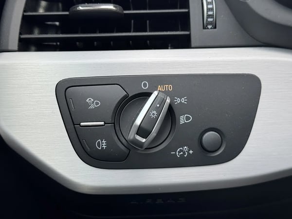 Photo de la voiture AUDI A5 SPORTBACK 35 TDI 163 S tronic 7 S Line
