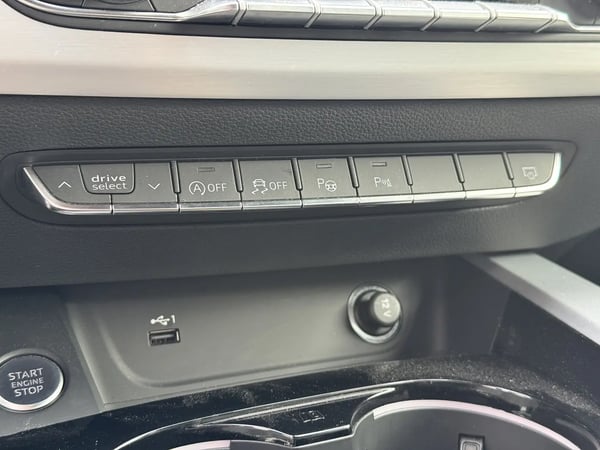 Photo de la voiture AUDI A5 SPORTBACK 35 TDI 163 S tronic 7 S Line