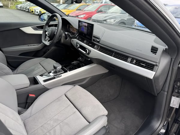 Photo de la voiture AUDI A5 SPORTBACK 35 TDI 163 S tronic 7 S Line