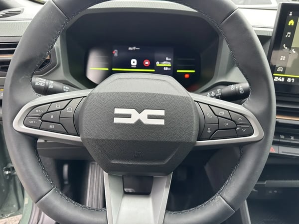 Photo de la voiture DACIA DUSTER TCe 130 4x2 Extreme