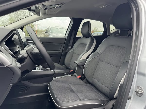 Photo de la voiture RENAULT CAPTUR TCe 90 Techno